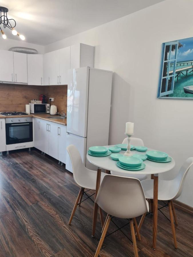 Christopher Apartment Орадя Екстер'єр фото