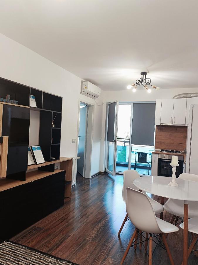 Christopher Apartment Орадя Екстер'єр фото