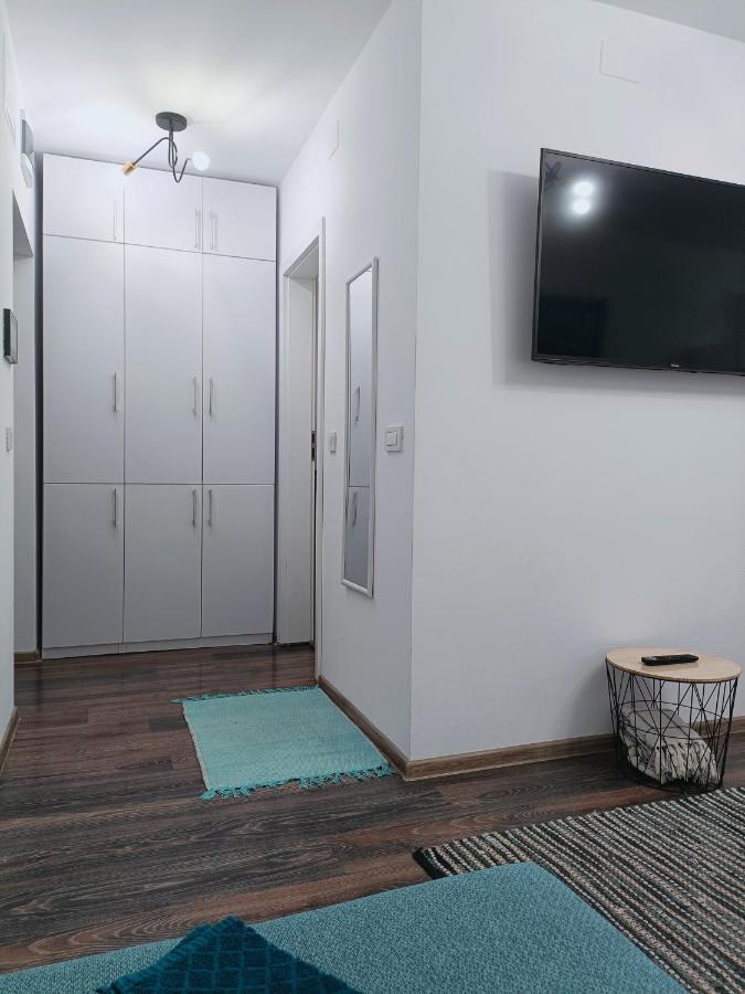 Christopher Apartment Орадя Екстер'єр фото